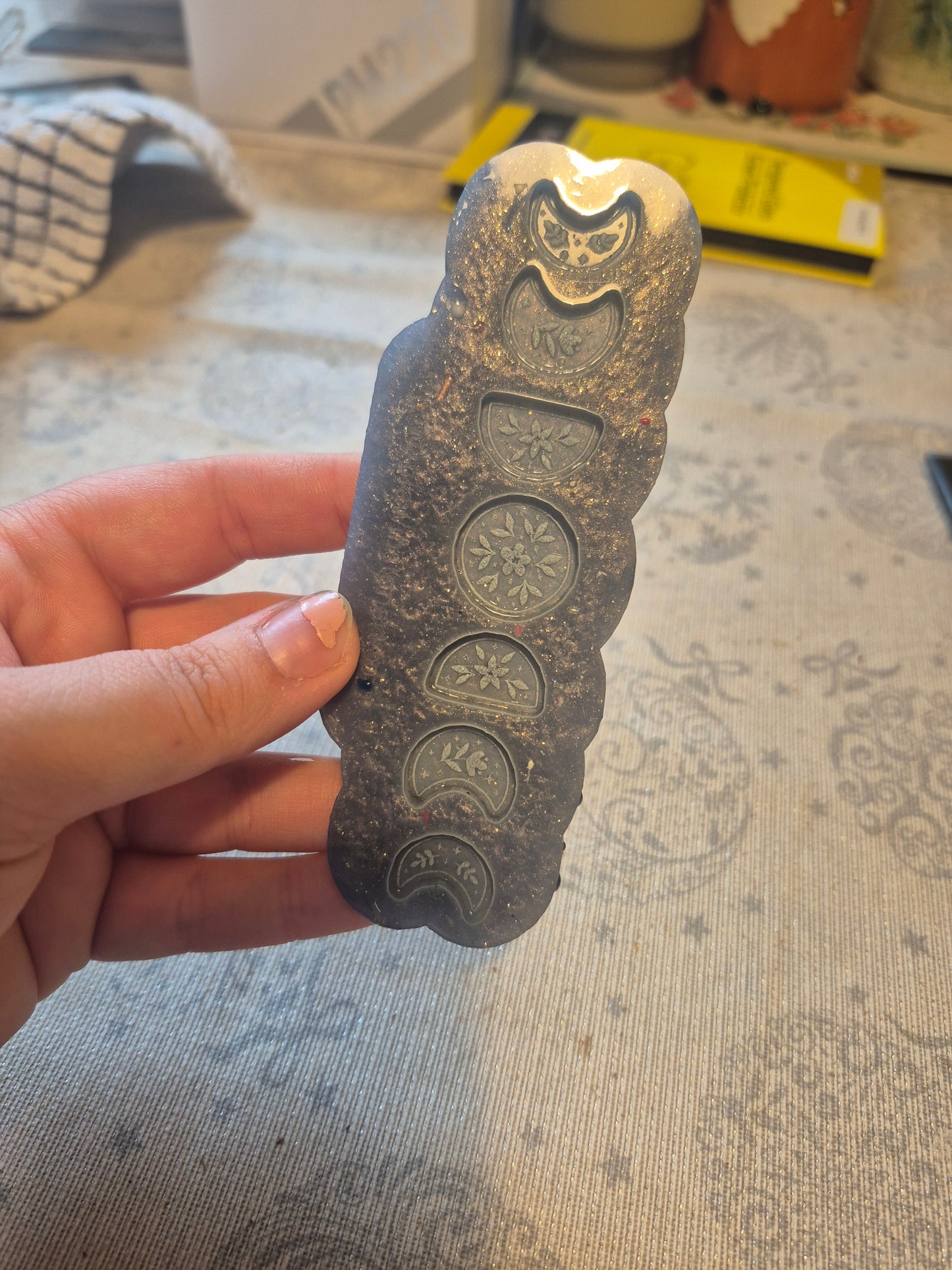 Engraved moon phase mould