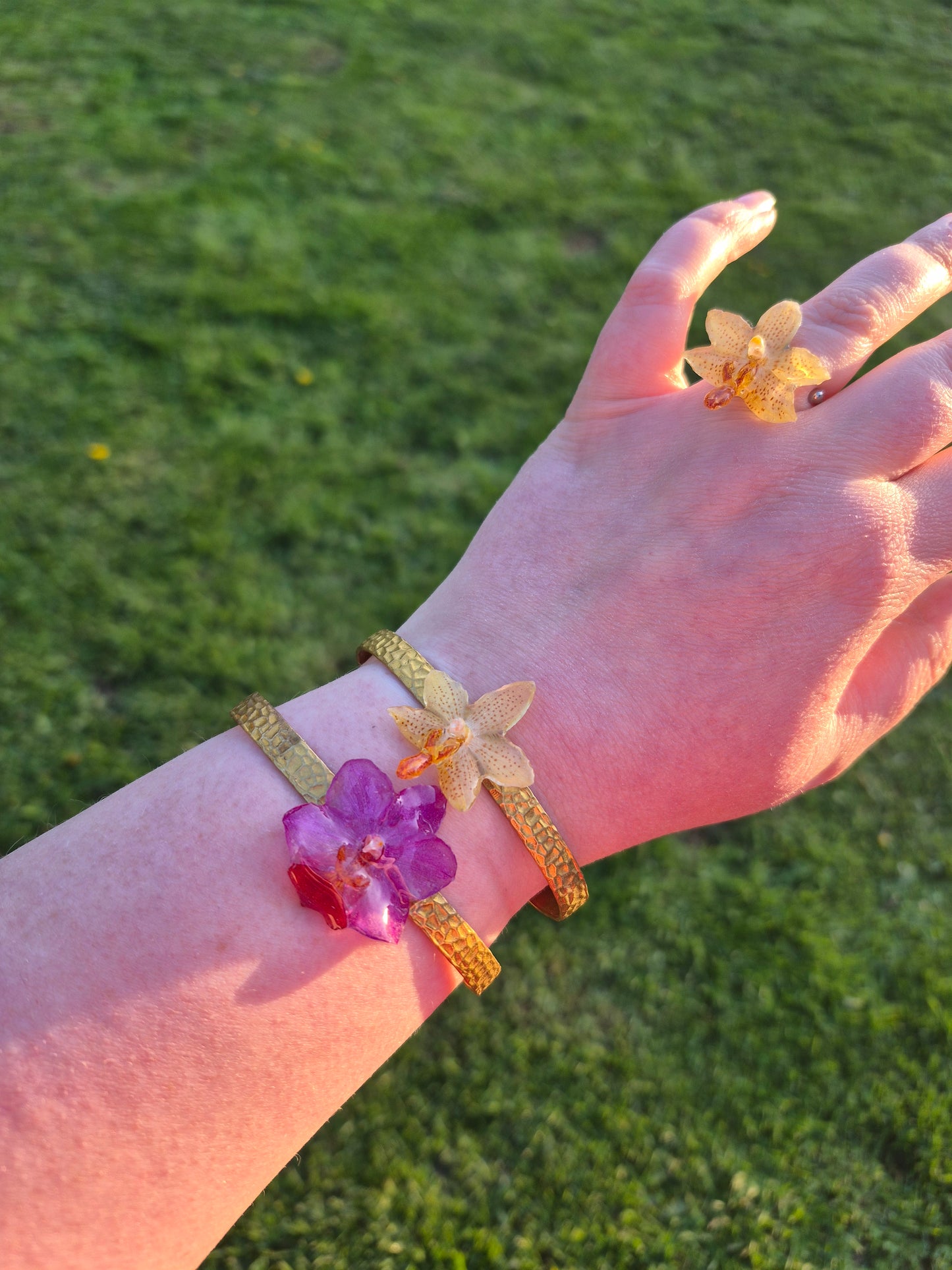 Red lipped phalaenopsis orchid bangle