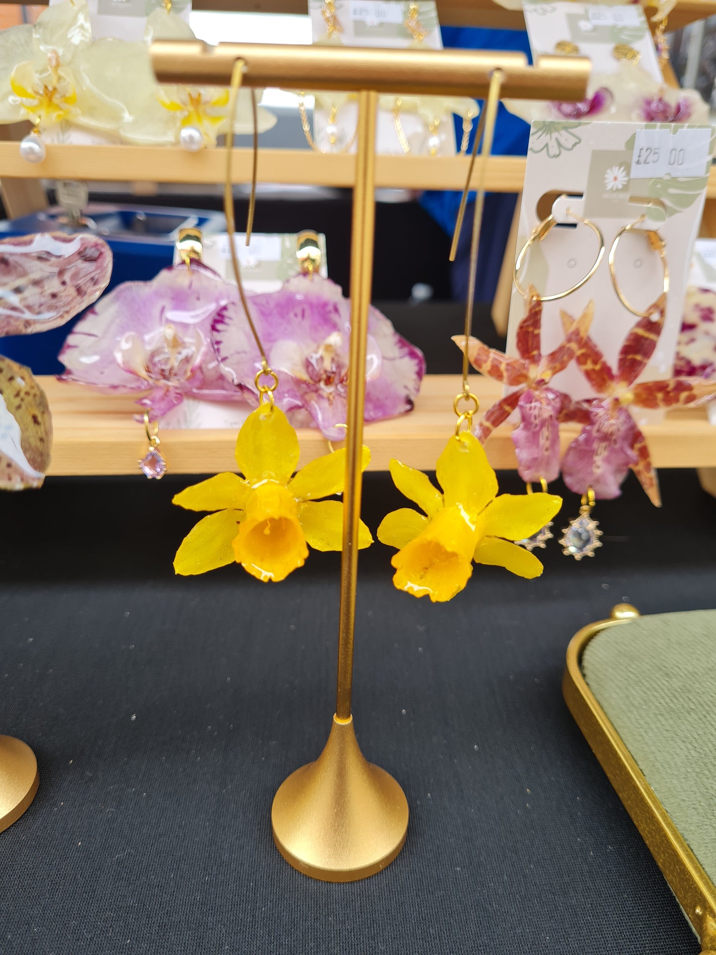Daffodil dangles