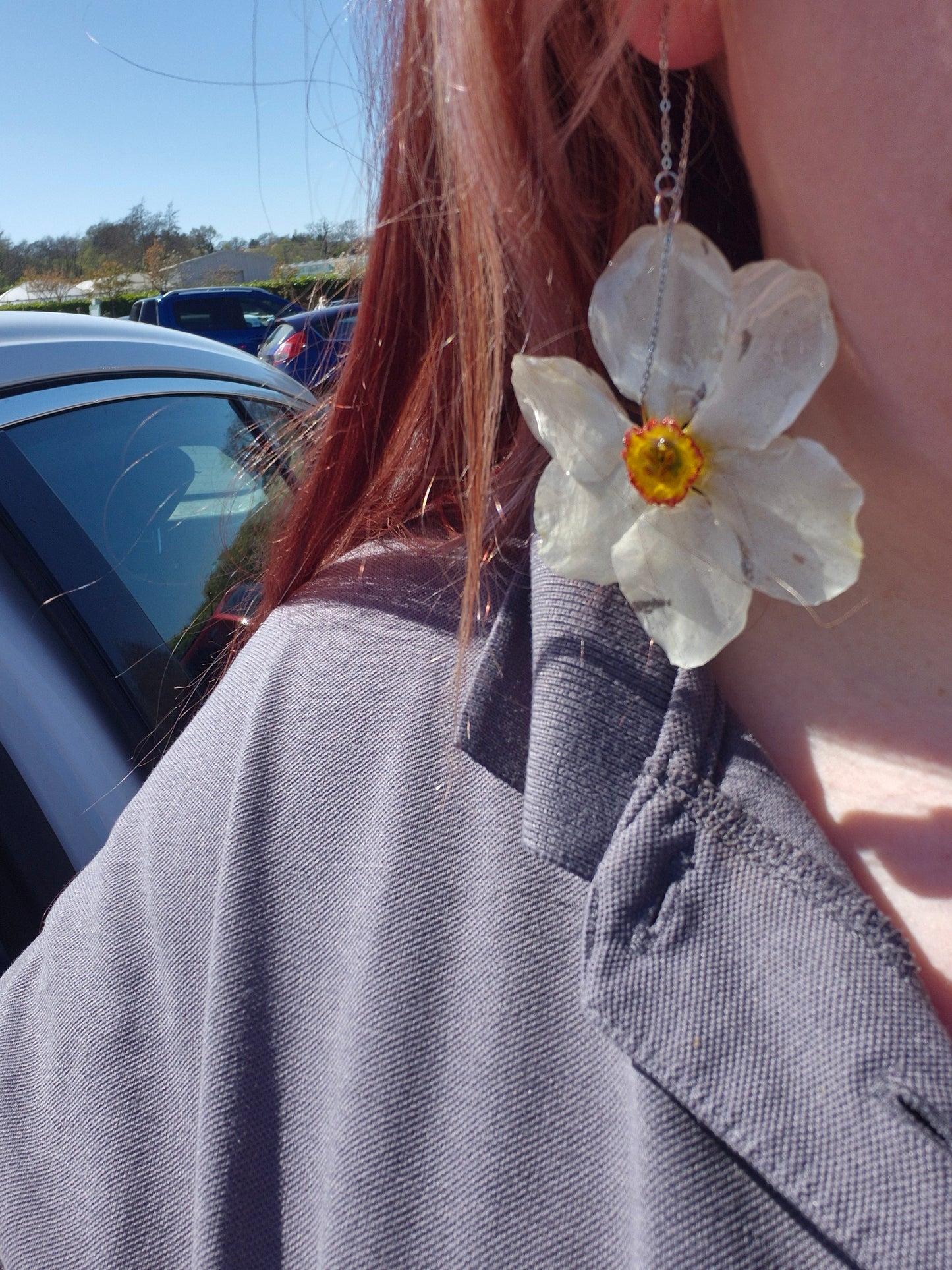 Large white daffodil chain earrings