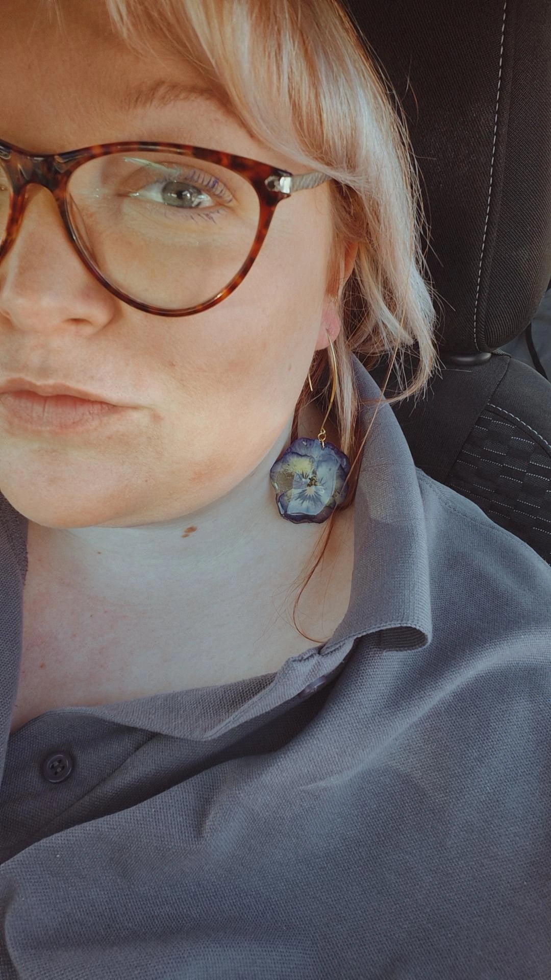 Viola dangles