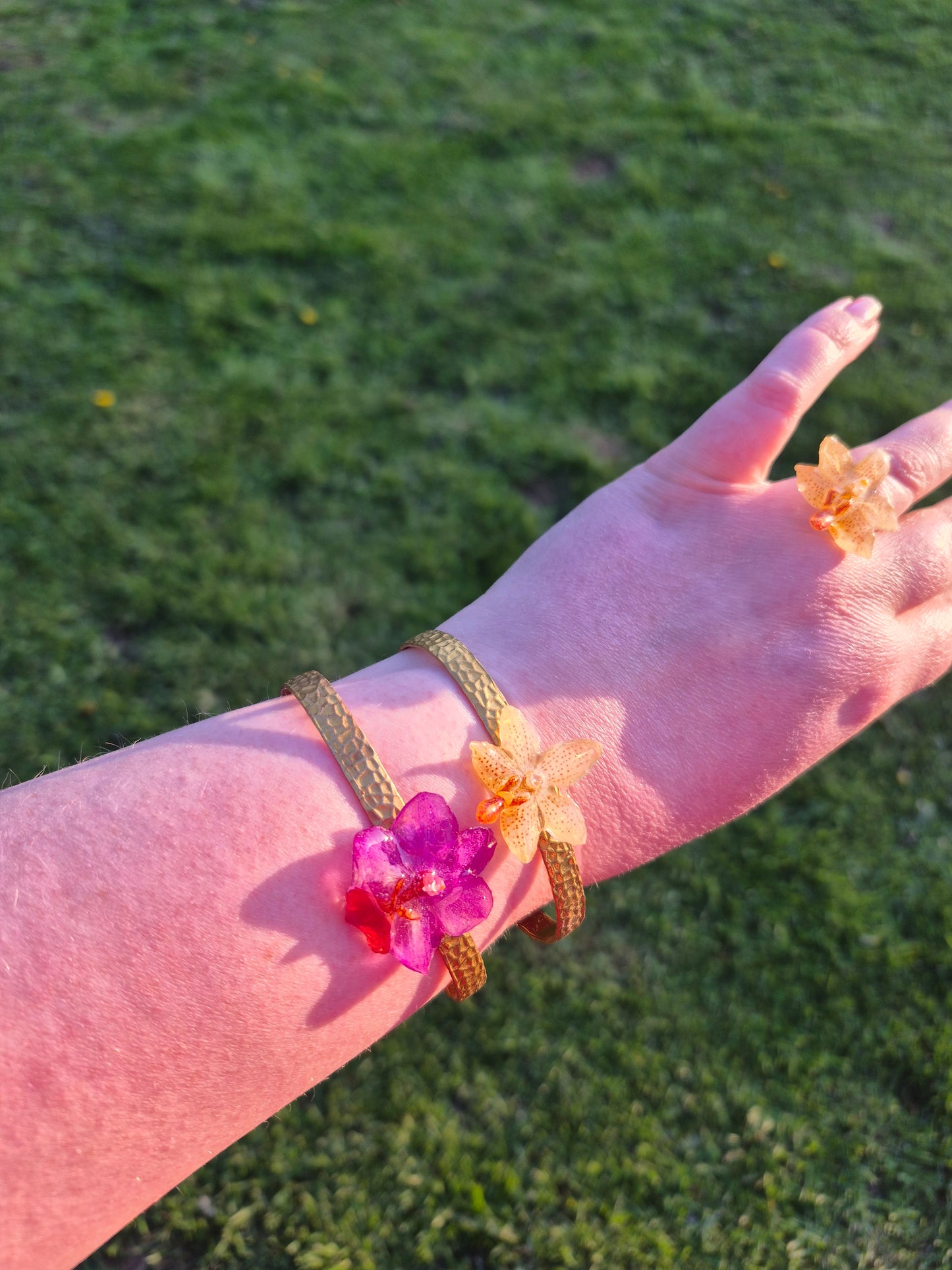 Red lipped phalaenopsis orchid bangle
