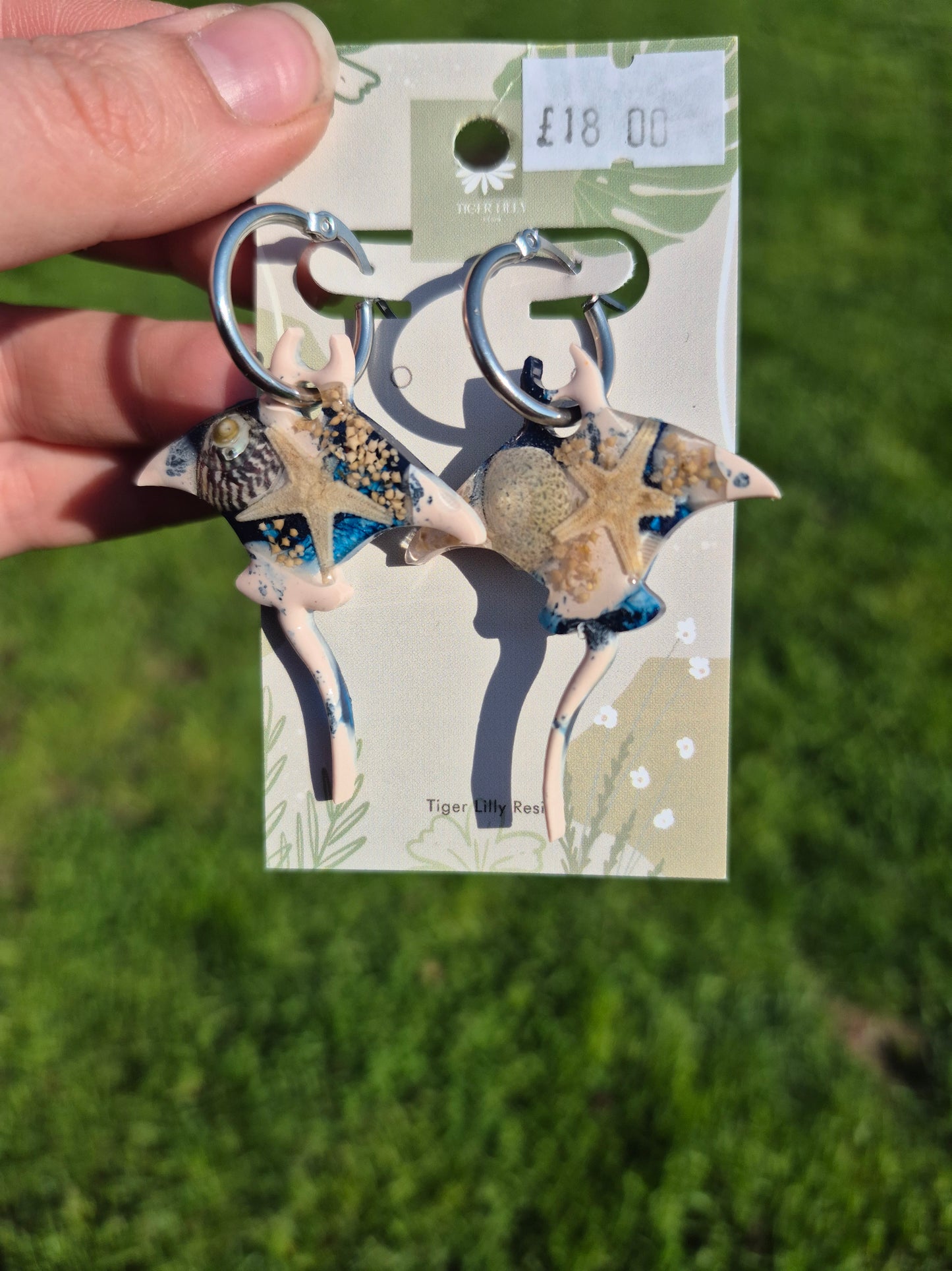 Manta ray shell resin hoop earrings