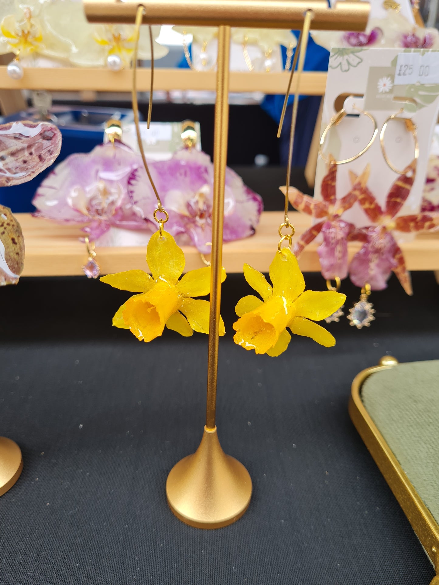 Daffodil dangles