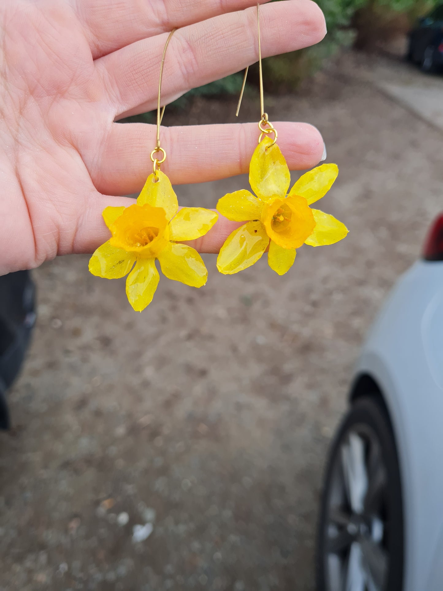 Daffodil dangles