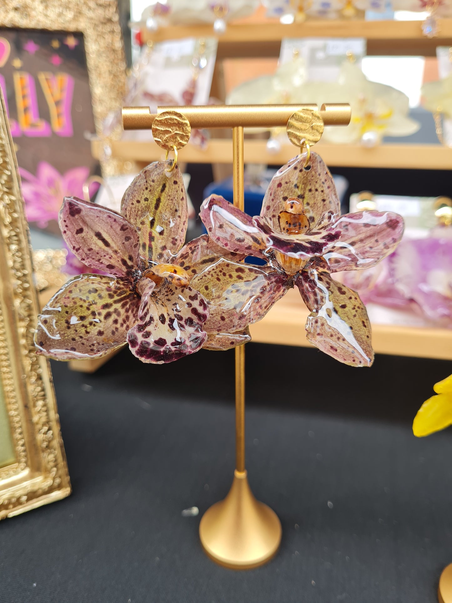 Cymbidium Magic Vogel earrings