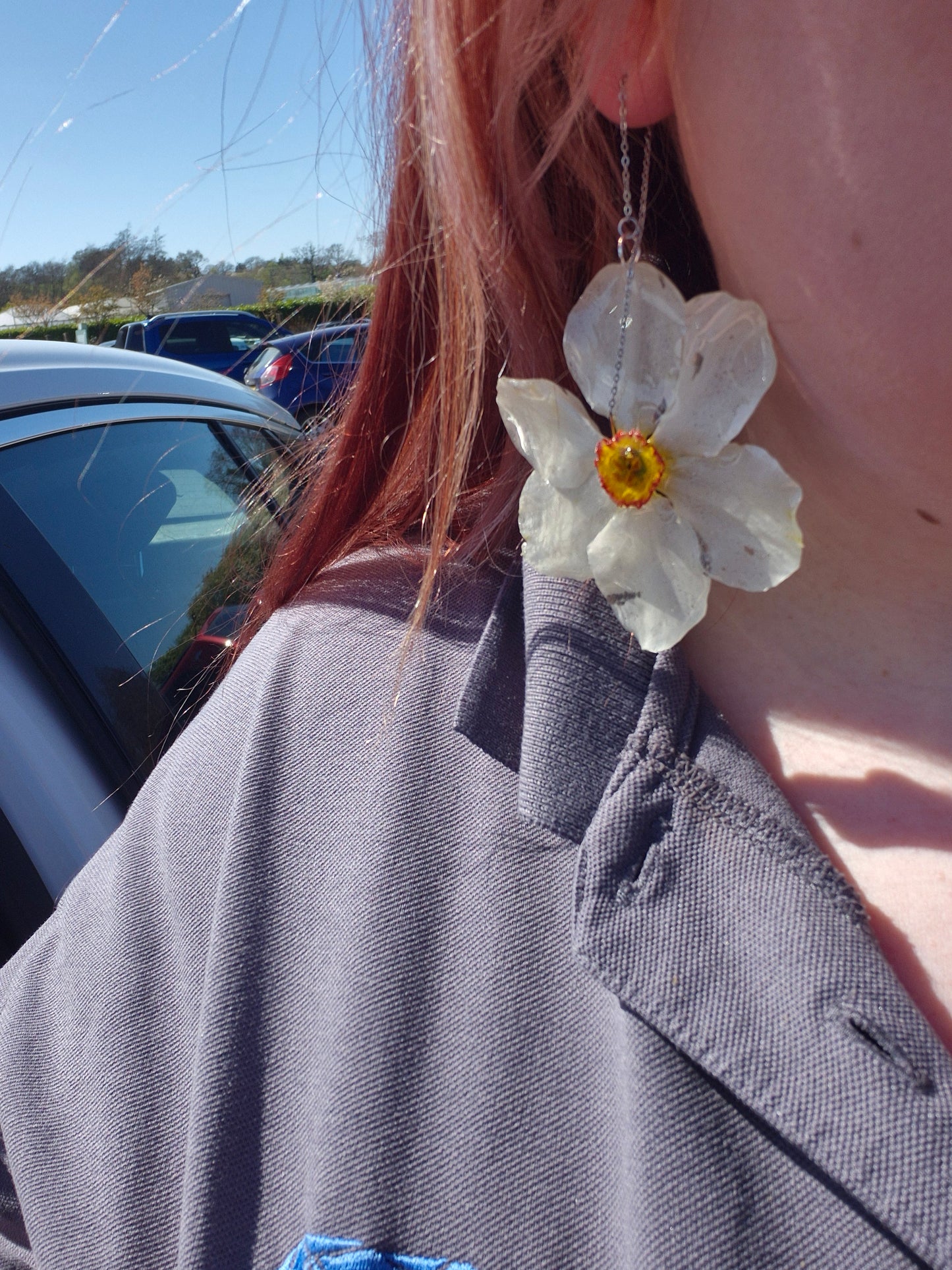 Large white daffodil chain earrings