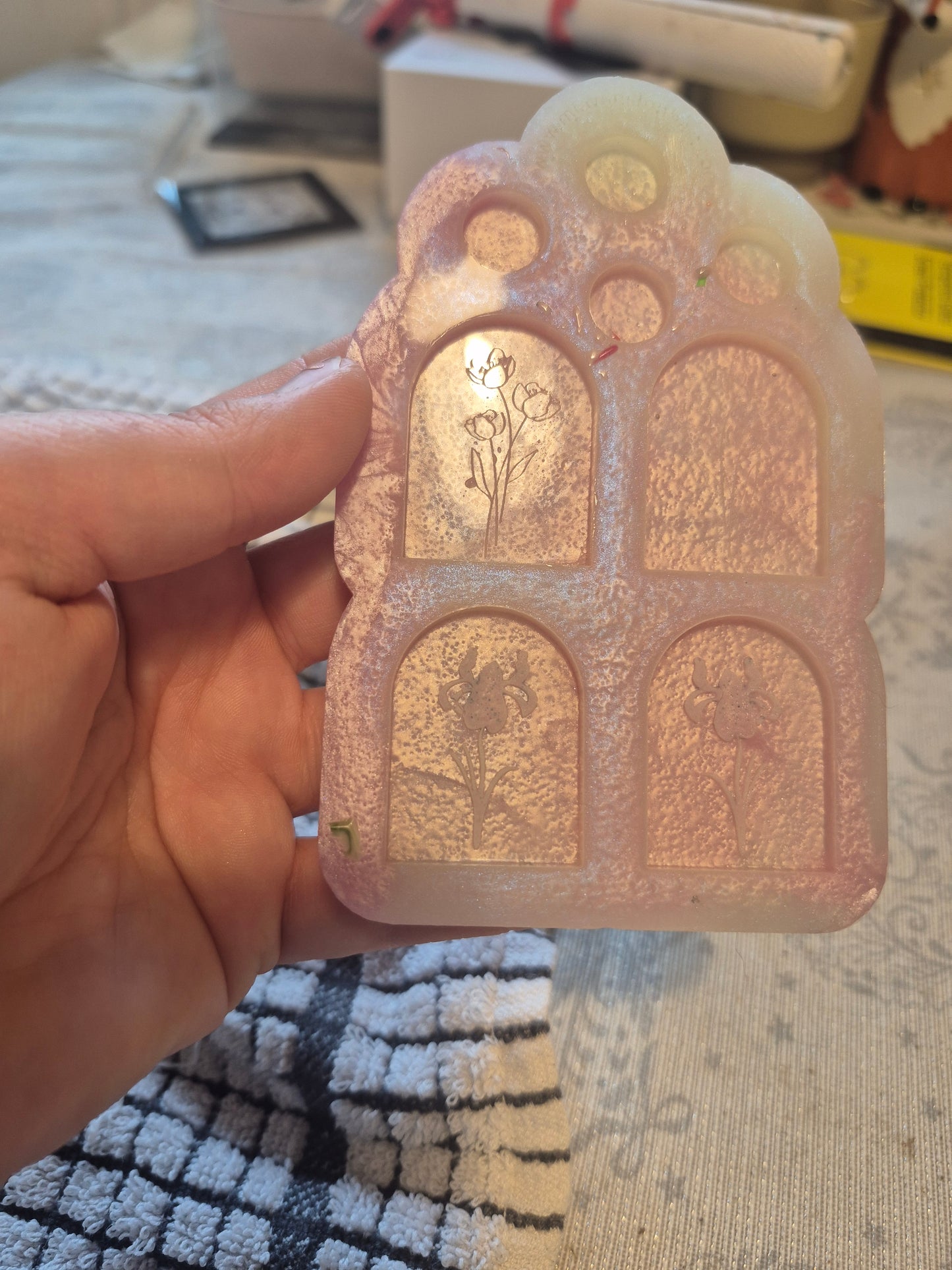 Iris and buttercup engraved arch mould