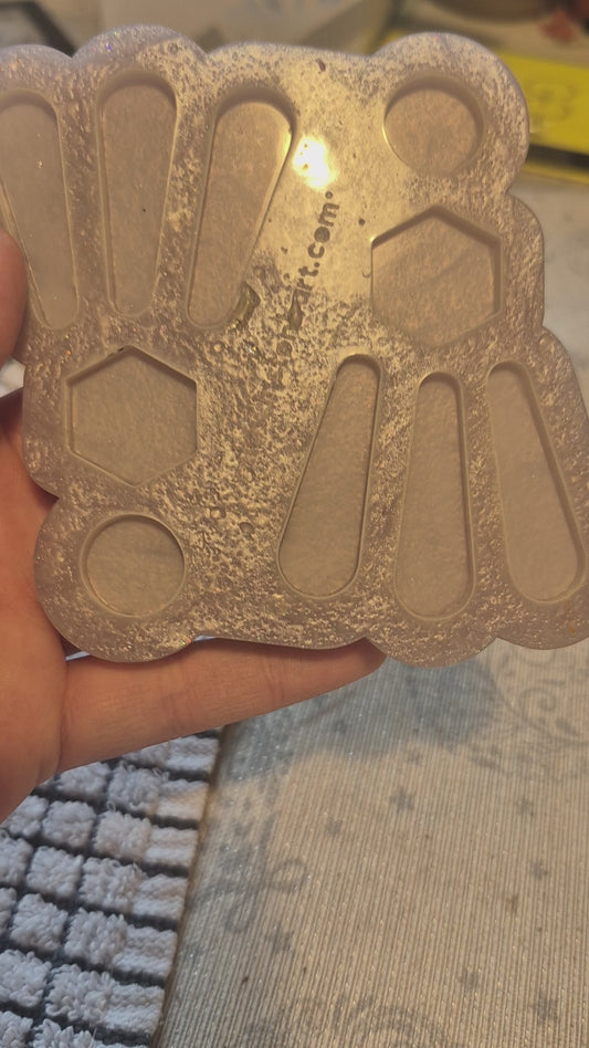 Abstract dangle mould