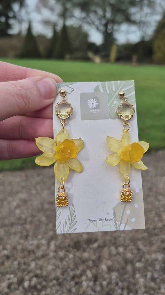 Daffodil dangle earrings