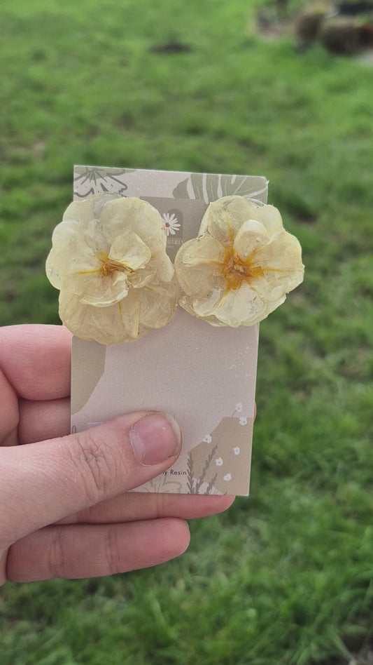 Double Daffodil studs earrings