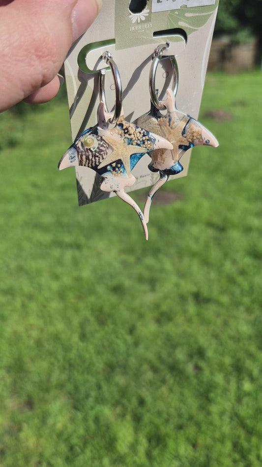 Manta ray shell resin hoop earrings