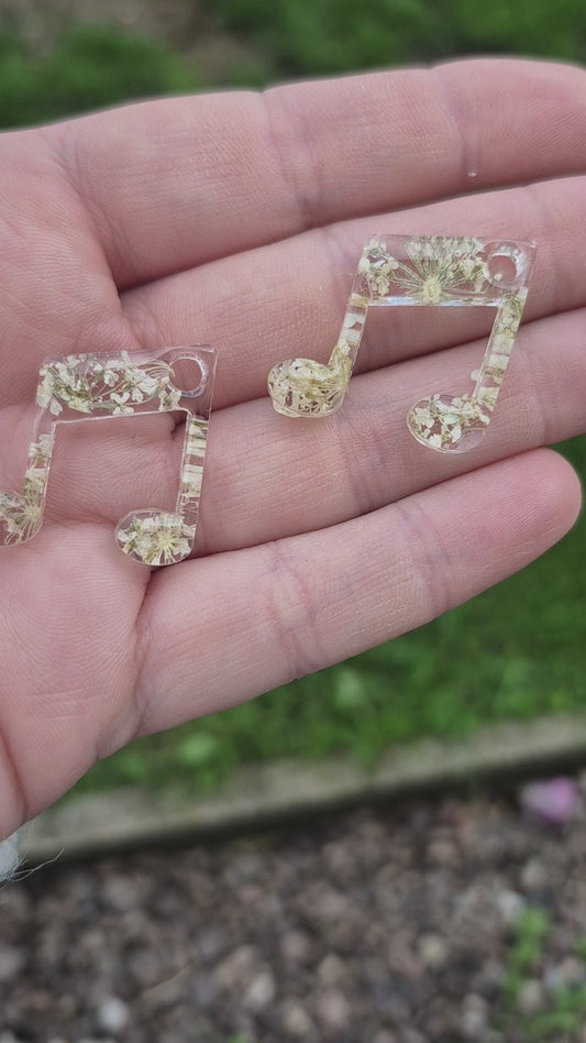Music notes hoop charm