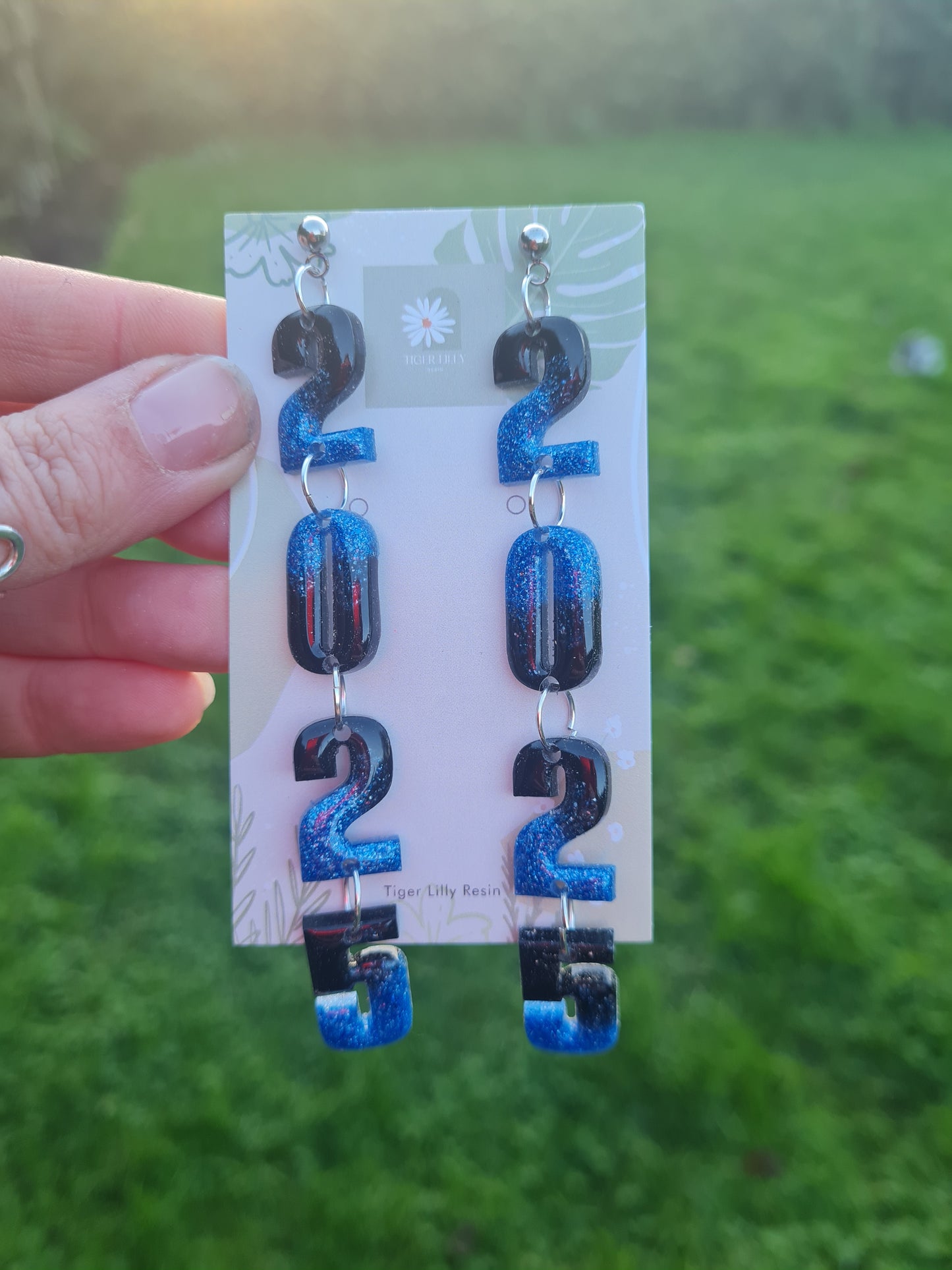 2025 earrings in blue glitter and black