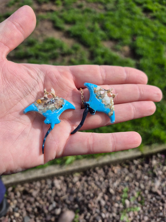 Manta ray hoop charm