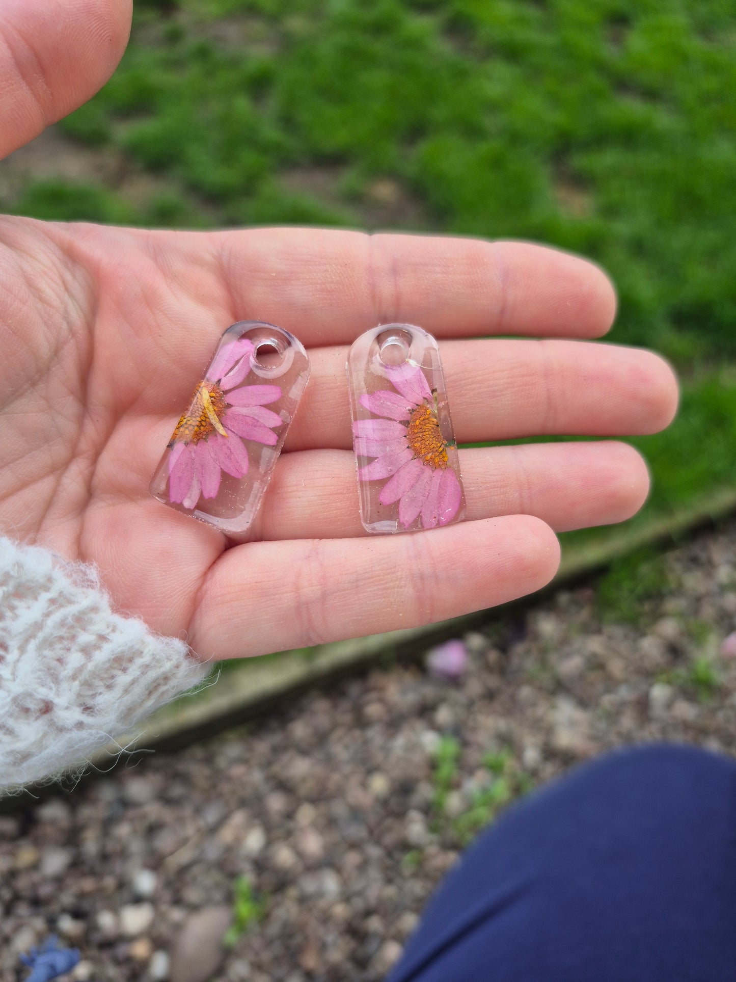 Daisy arch hoop charms