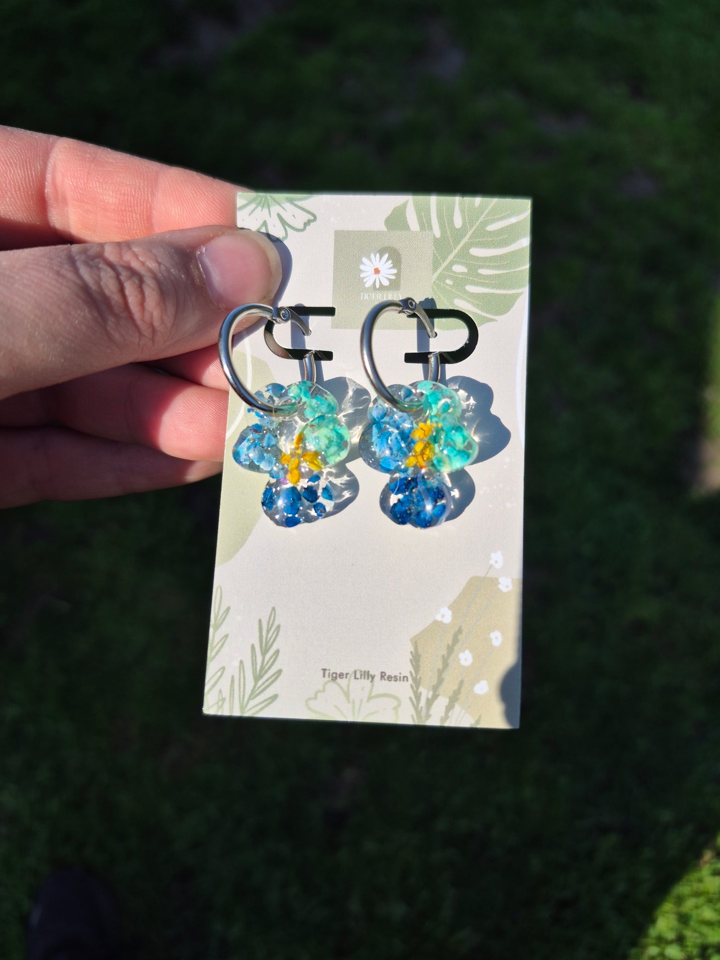 Floral viola shape hoop charm