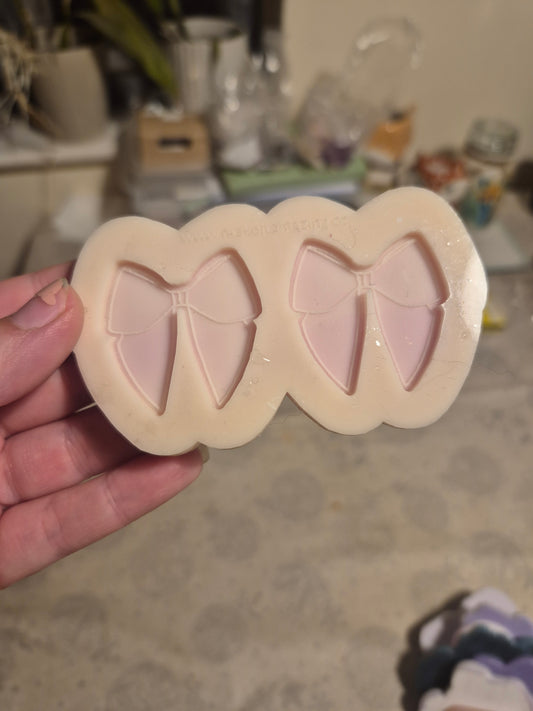 Bow mould