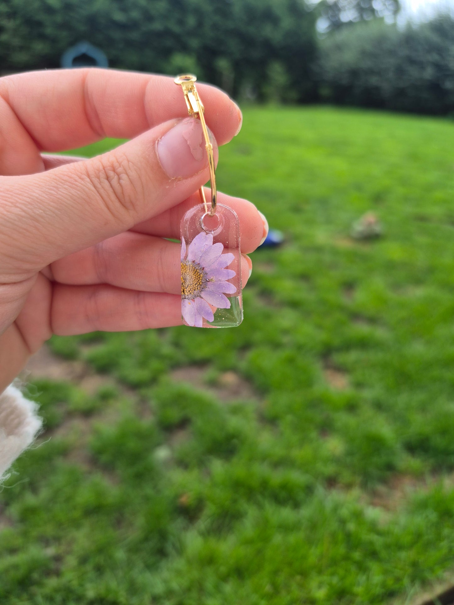 Daisy arch hoop charms
