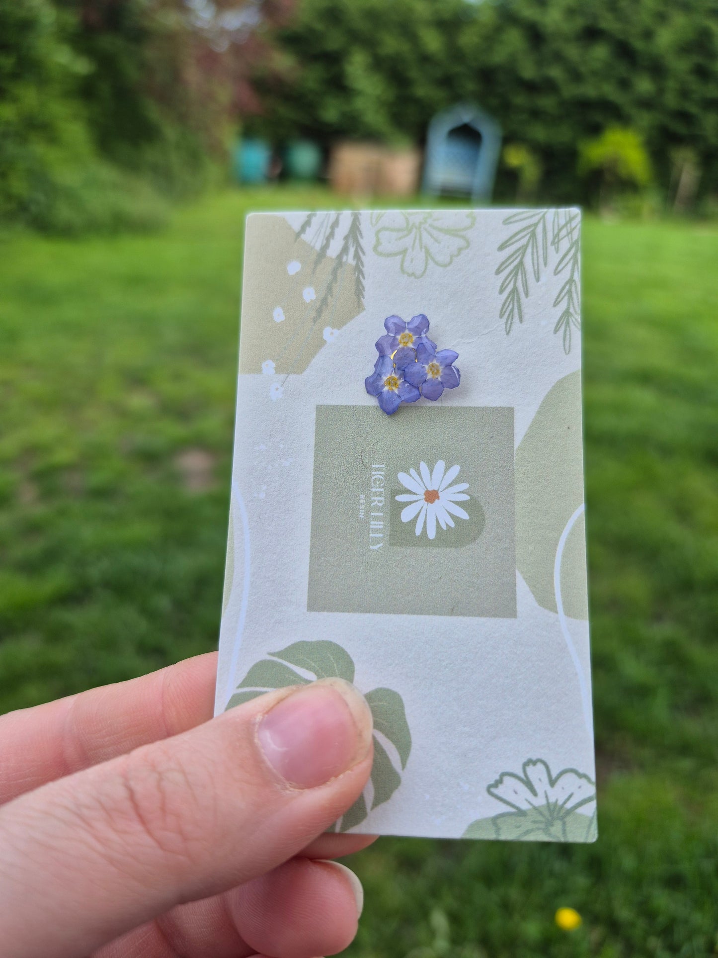 Alzheimer's Charity forget me not flowers badge