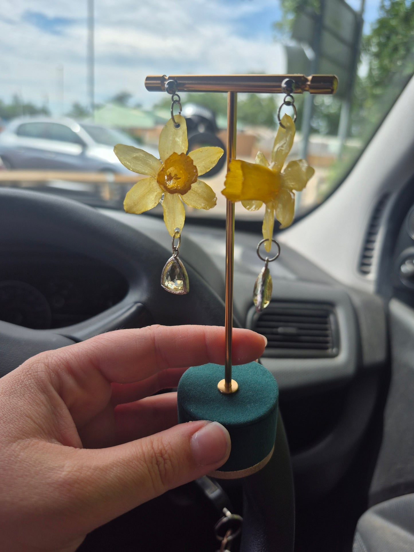 Daffodil dangles