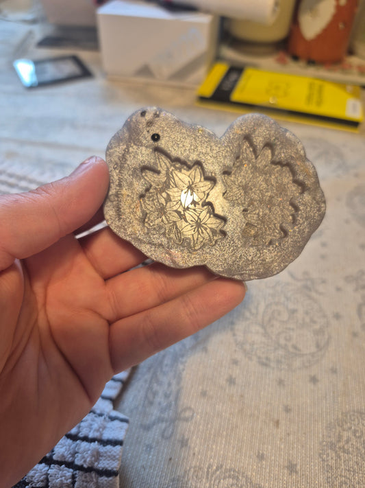 Lilly engraved mould