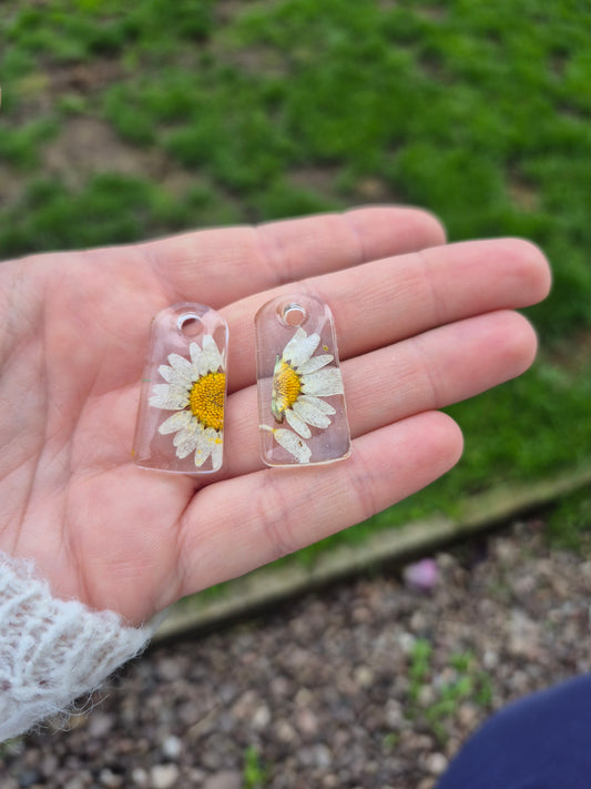 Daisy arch hoop charms