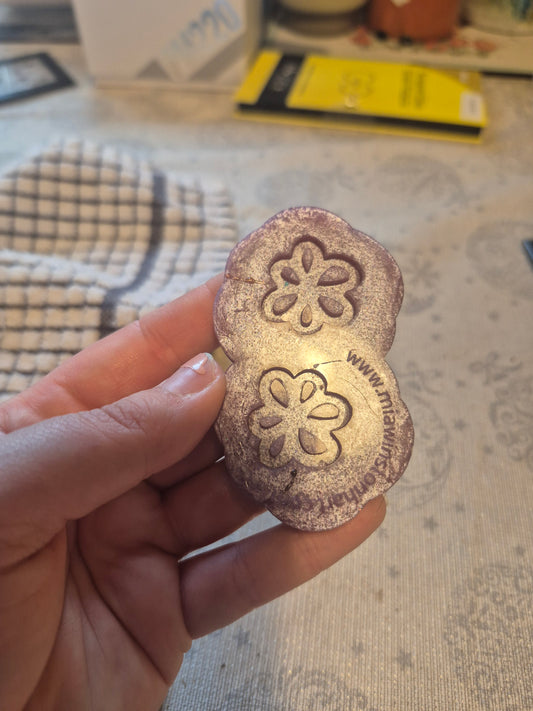 Floral abstract mould