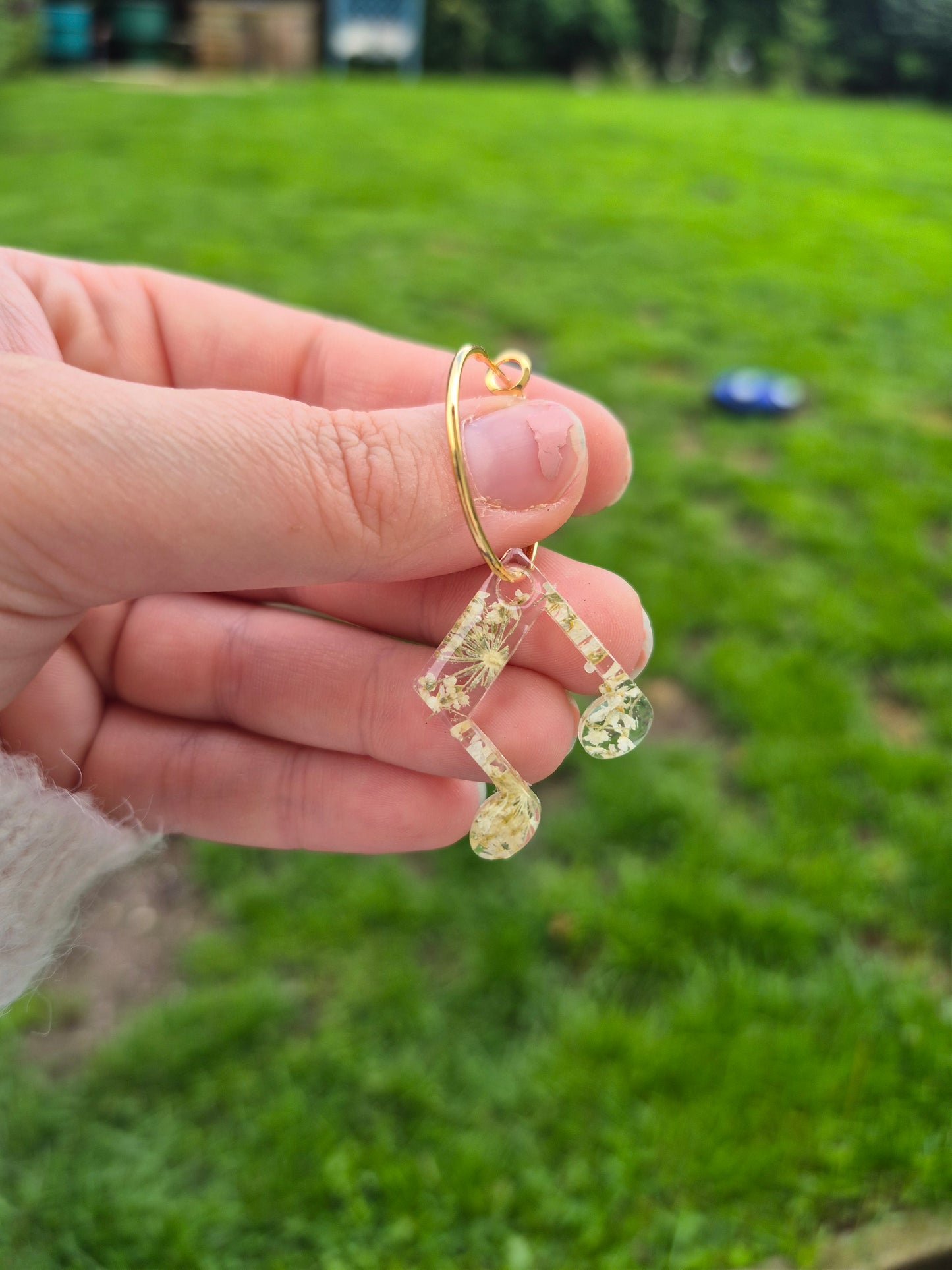Music notes hoop charm