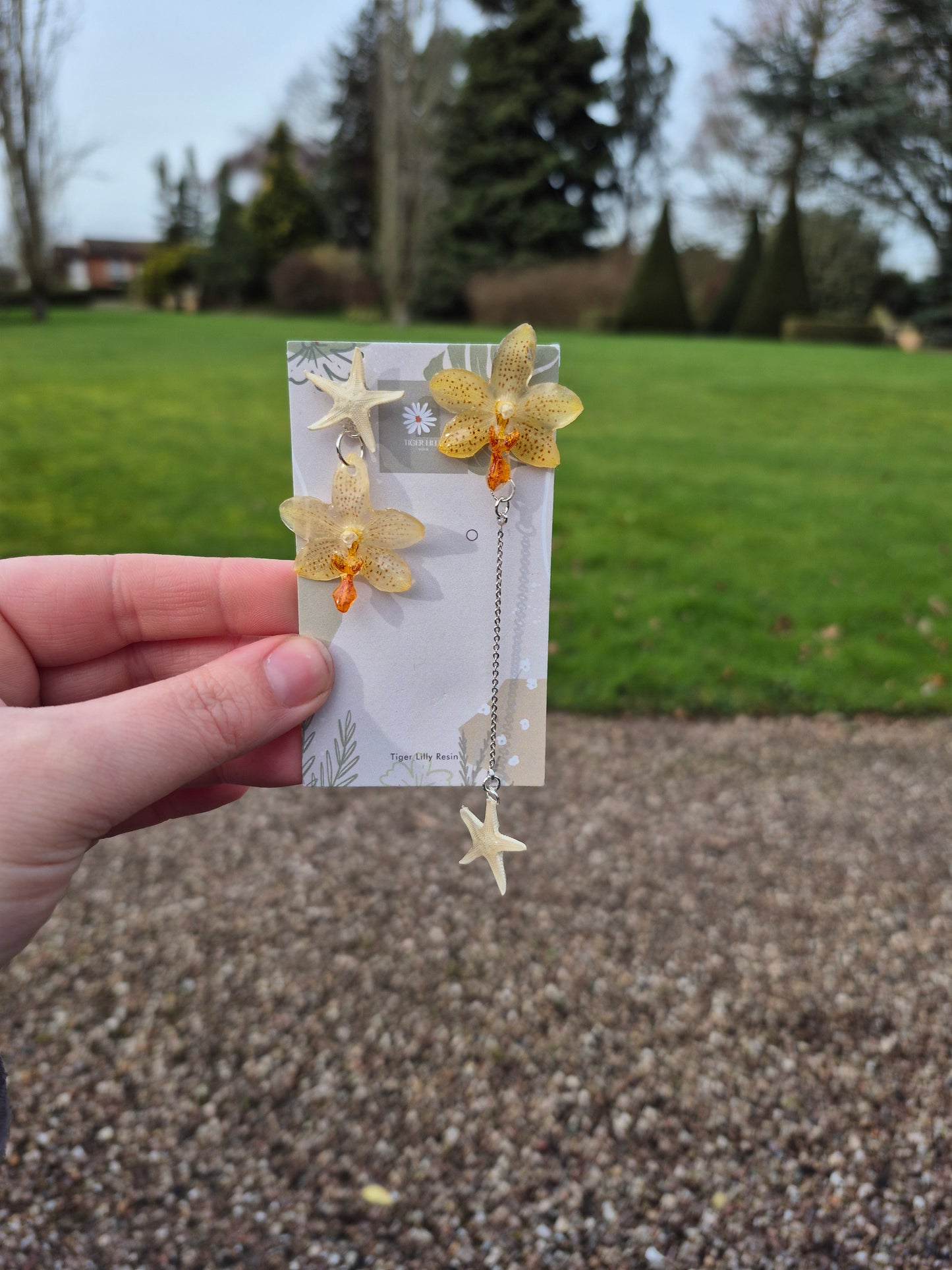 Phalaenopsis mismatch starfish earrings