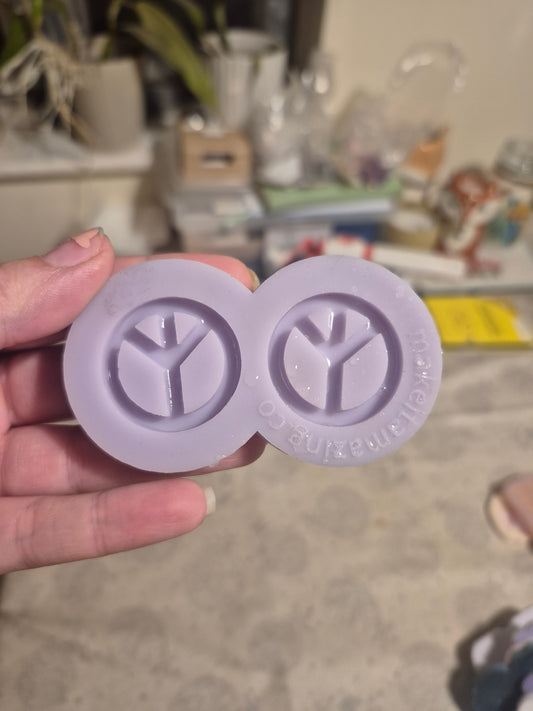 Domed peace sign mould