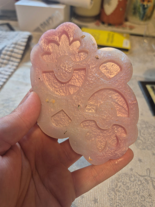 Abstract dangle mould