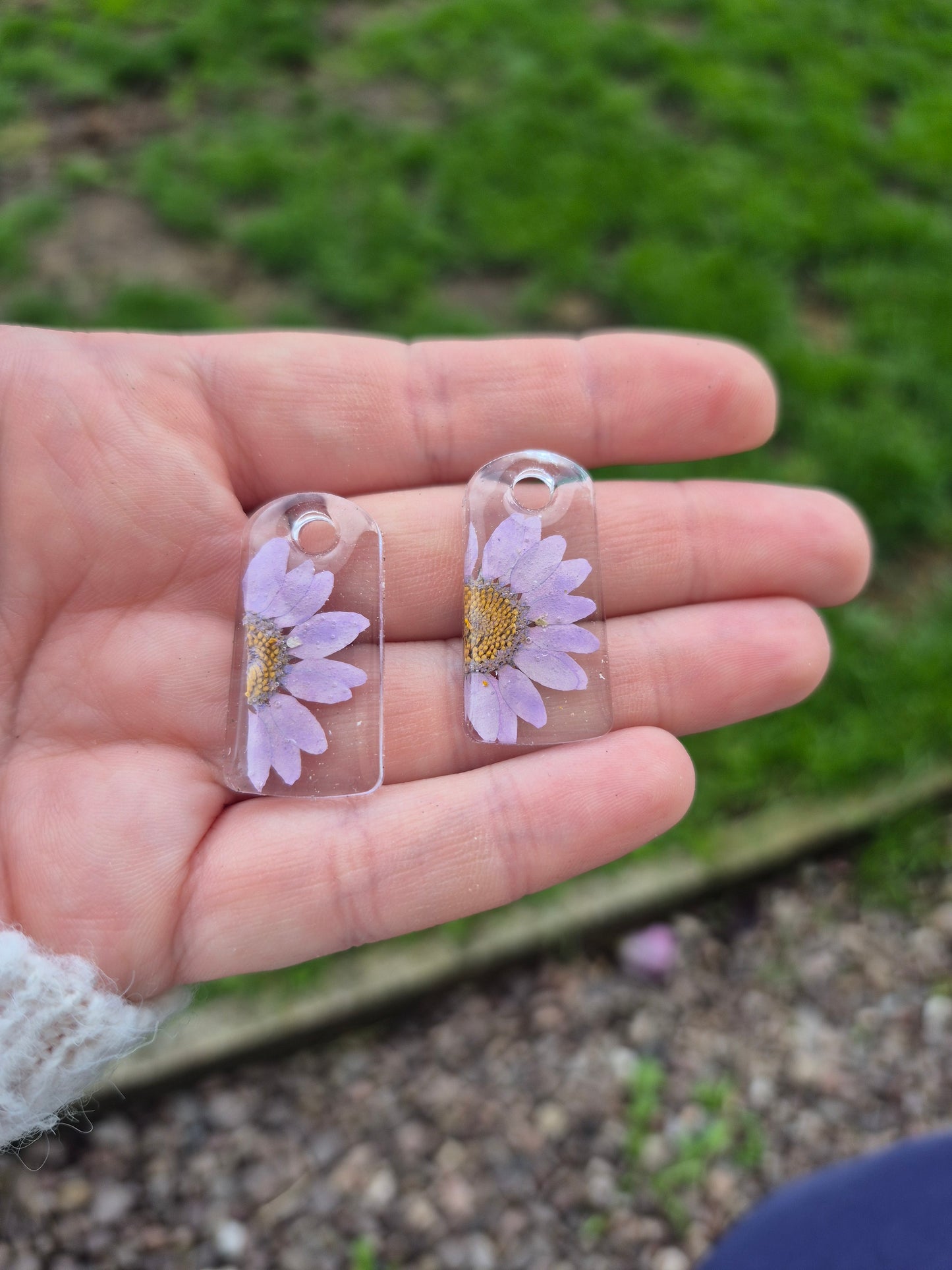 Daisy arch hoop charms