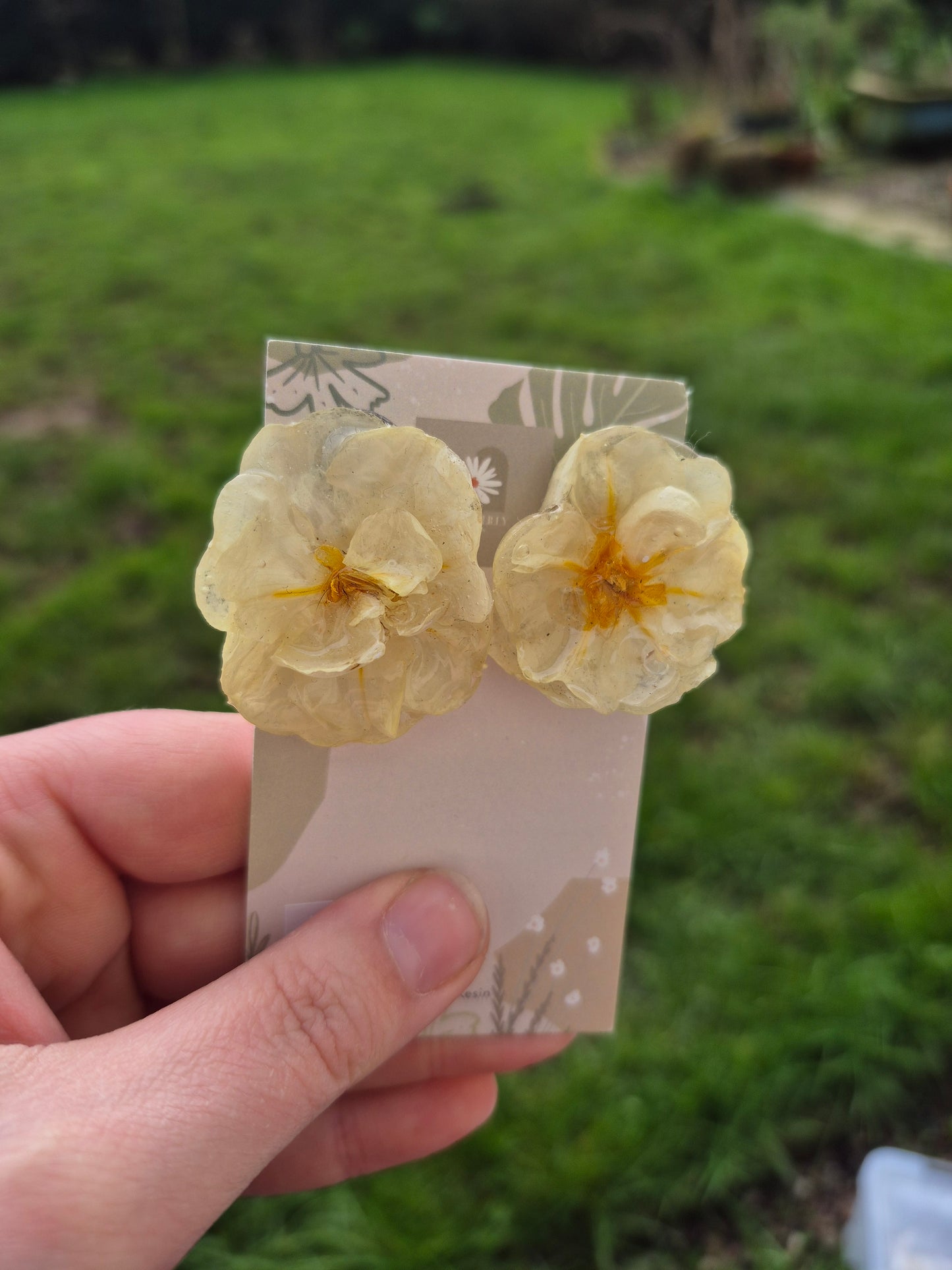 Double Daffodil studs earrings