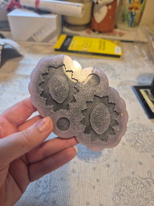 Circular abstract mould