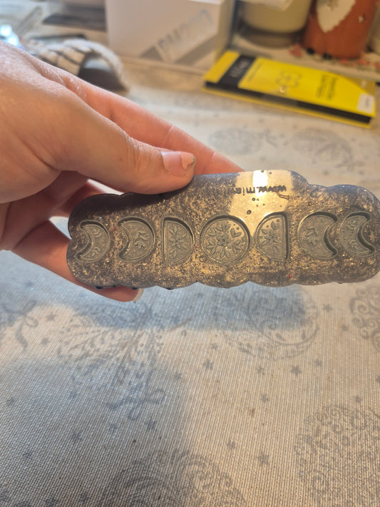 Engraved moon phase mould