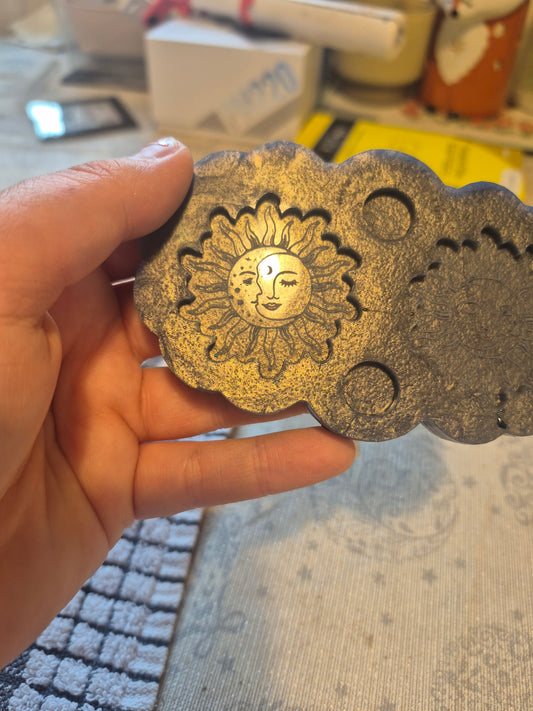 Sun and moon engraved mould