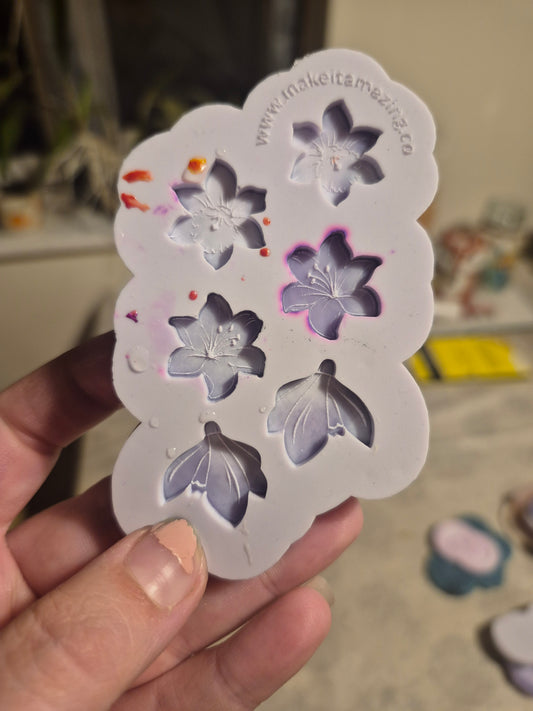 Flower stud mould