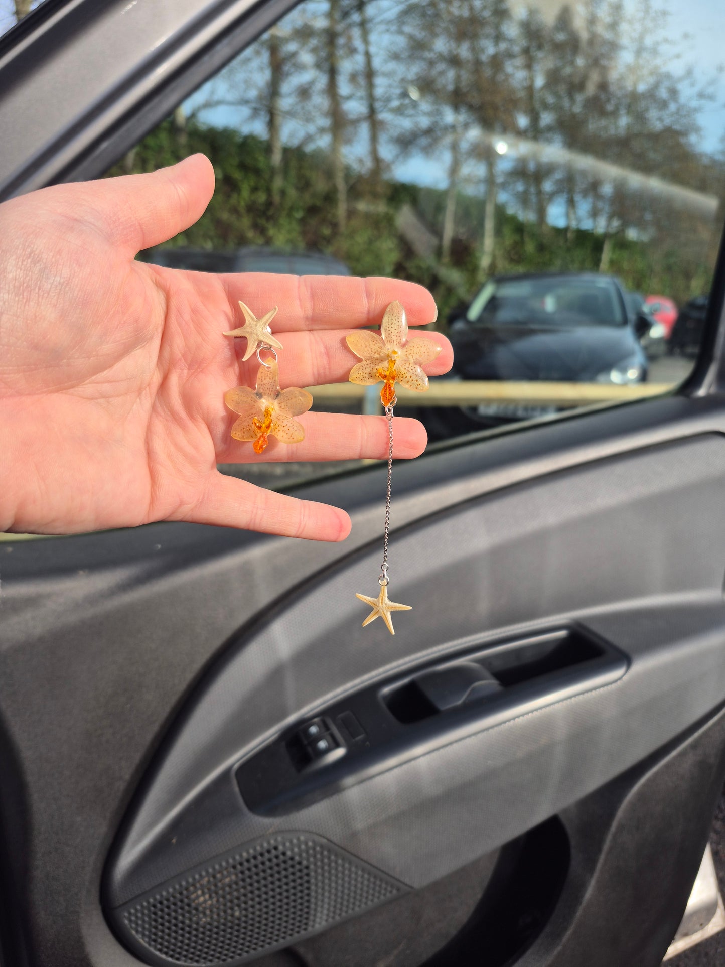 Phalaenopsis mismatch starfish earrings