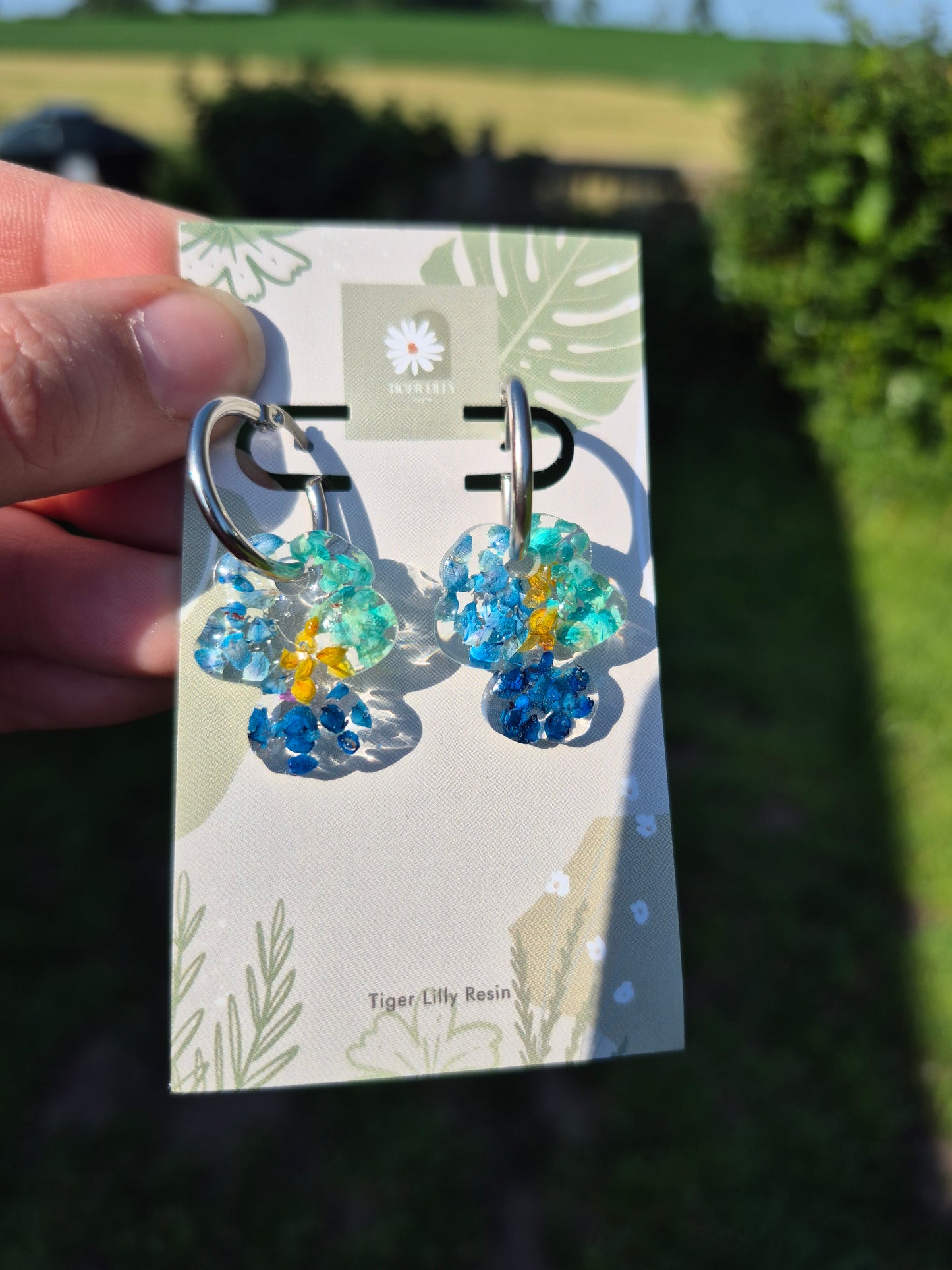 Floral viola shape hoop charm