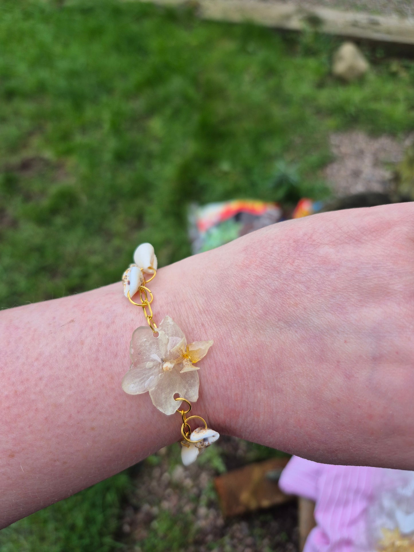 Small phalaenopsis sea shell charm bracelet