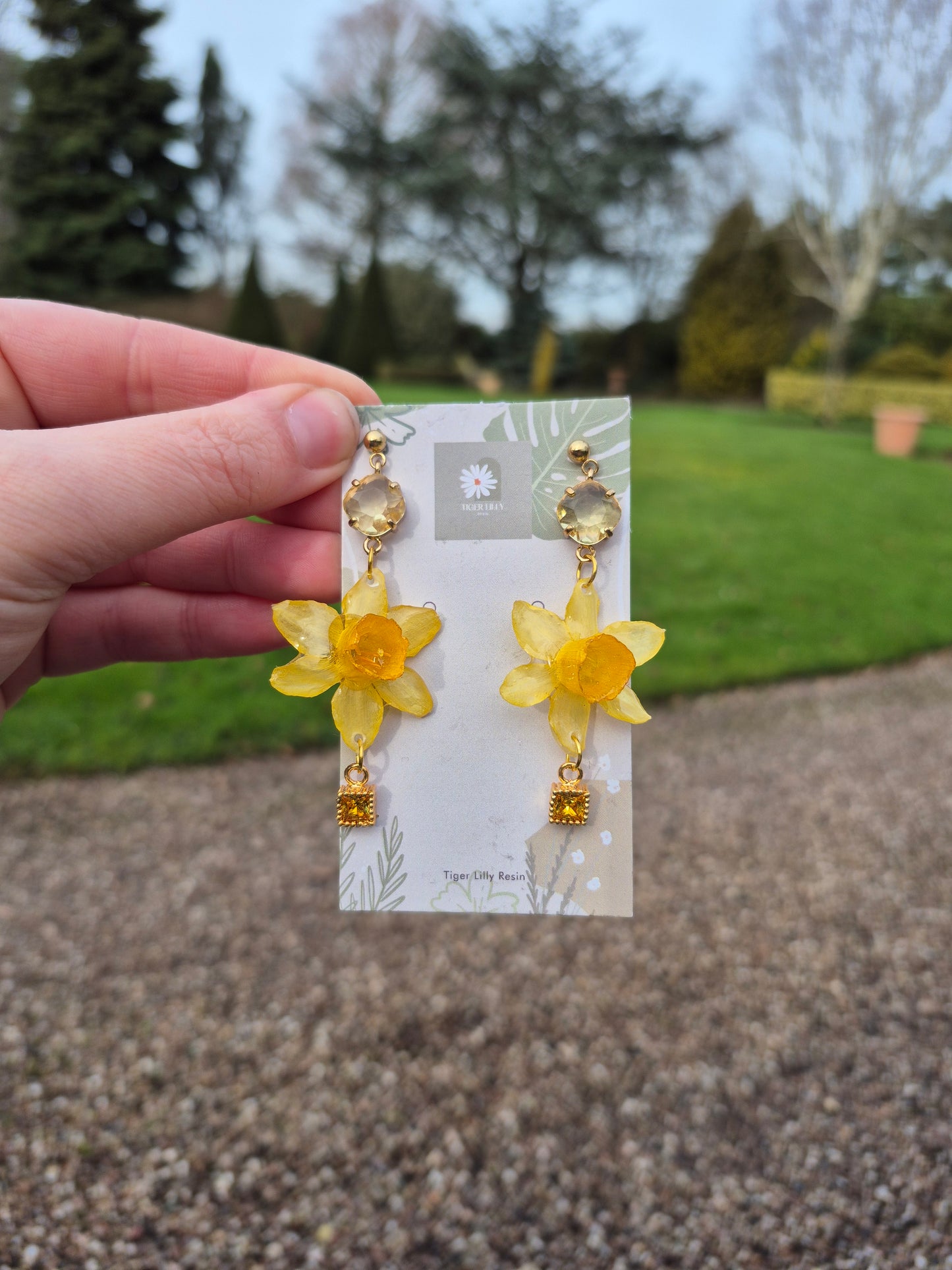 Daffodil dangle earrings
