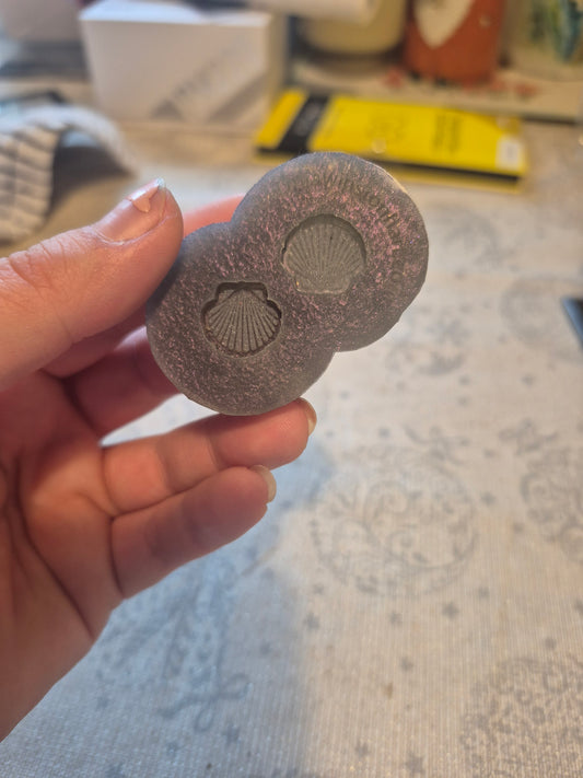 Shell stud mould