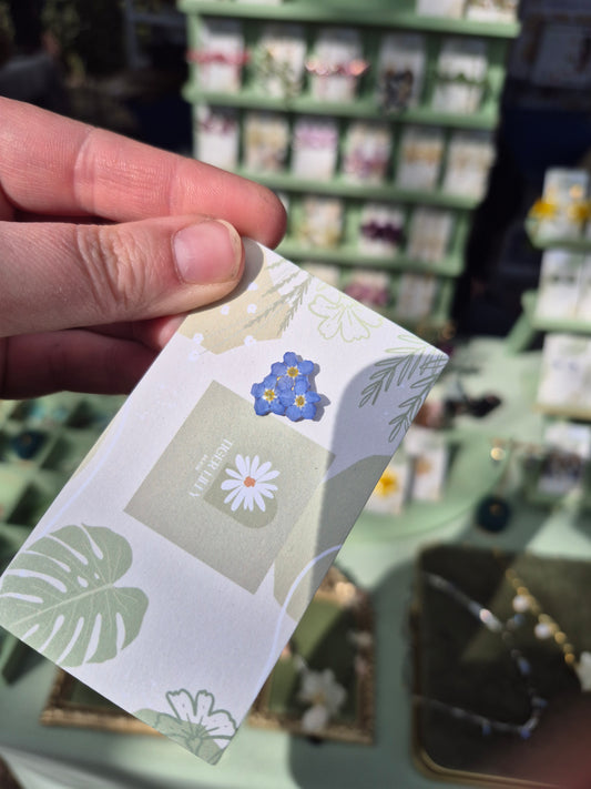 Alzheimer's Charity forget me not flowers badge