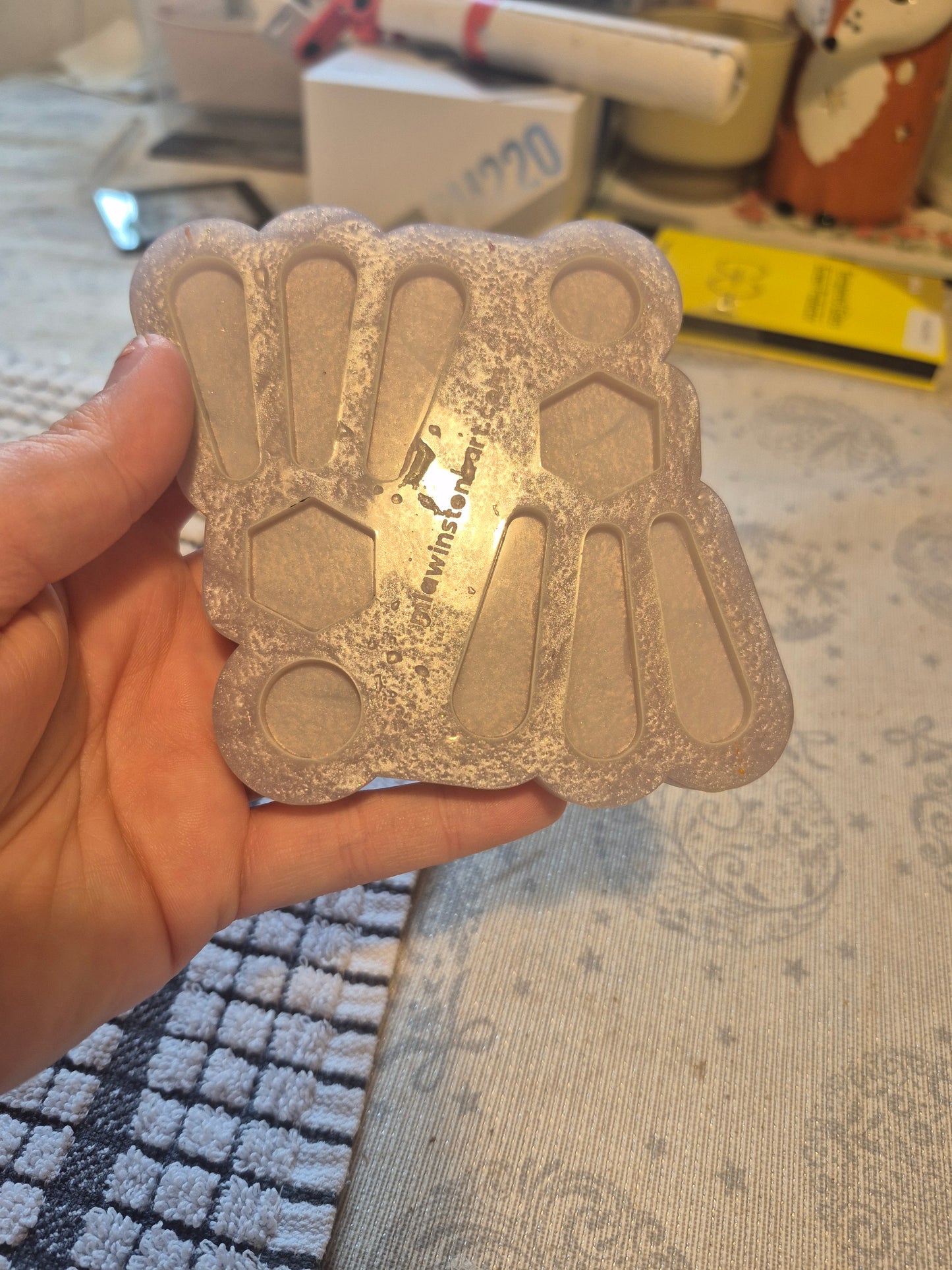 Abstract dangle mould