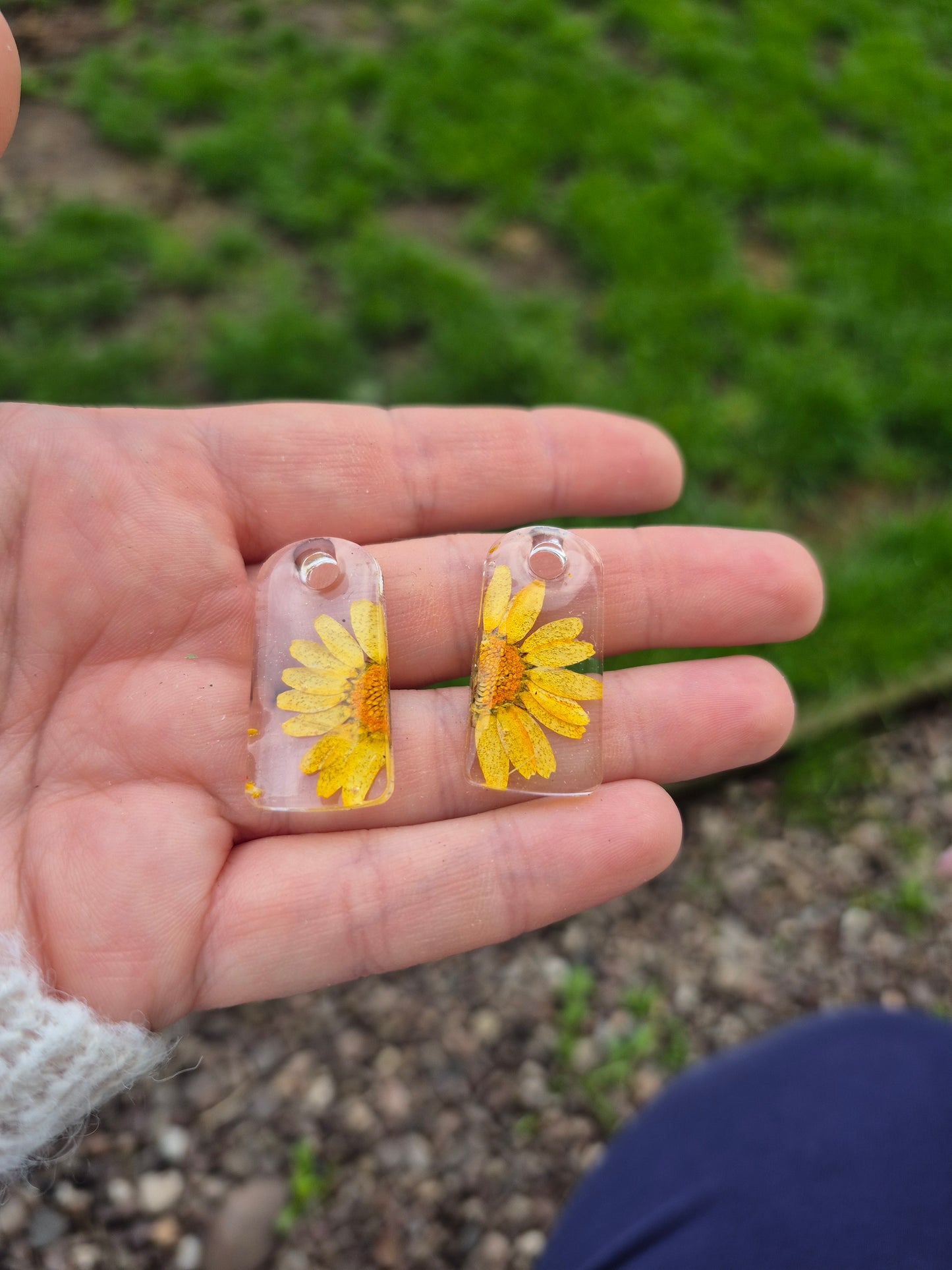 Daisy arch hoop charms