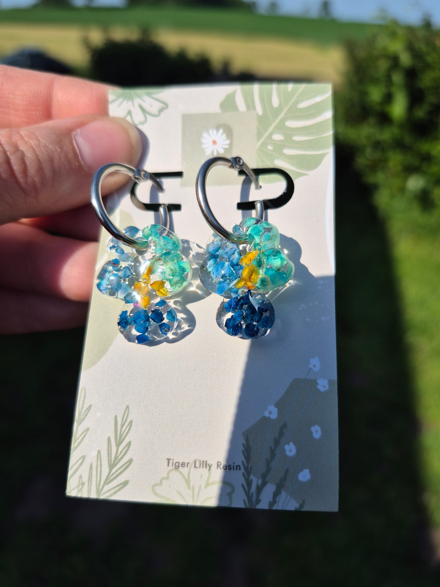 Floral viola shape hoop charm
