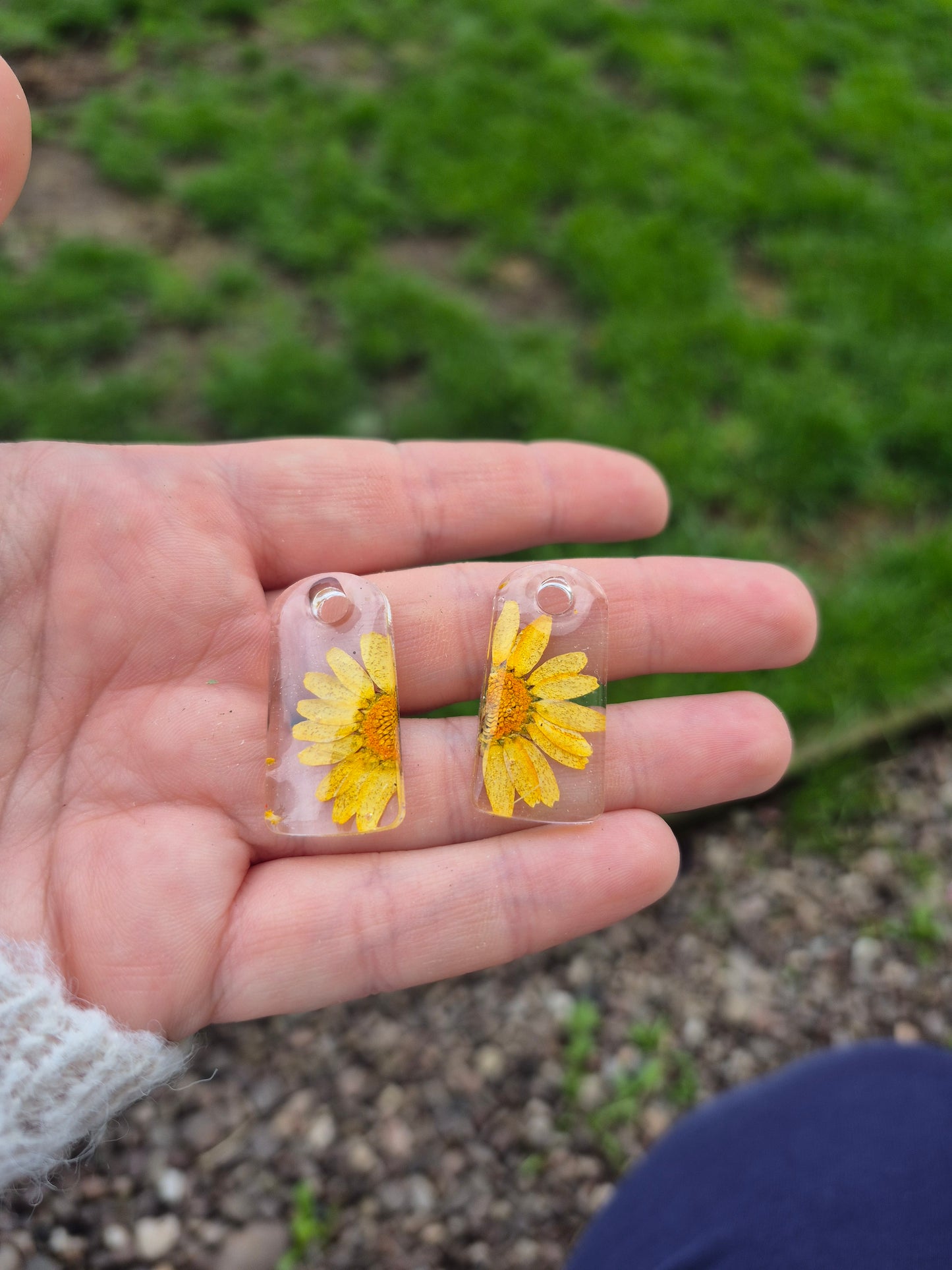 Daisy arch hoop charms