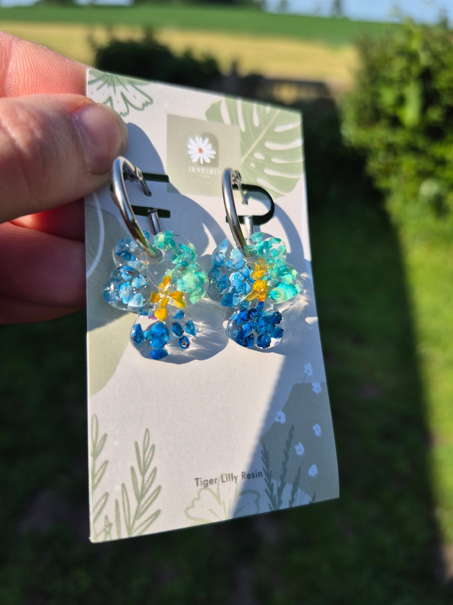 Floral viola shape hoop charm