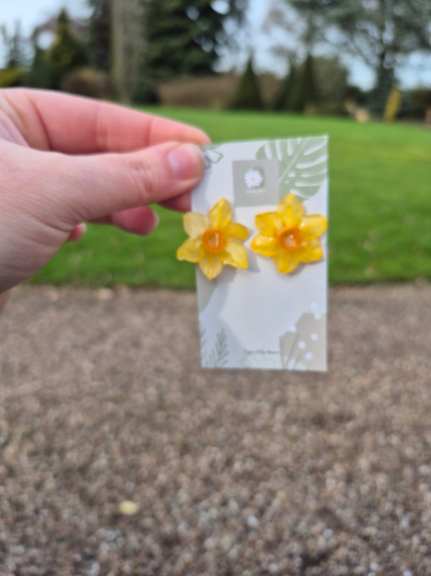 Daffodil studs earrings